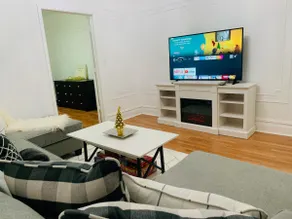 Home Away From Home - Modern Apt in Queens - Image 2
