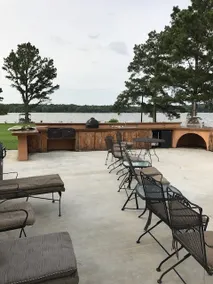Huge lake front yard, privacy romantic, remodeled - Image 3