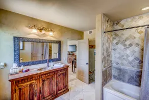 Catalina Foothills Azul Courtyard Guest Suite - Image 4