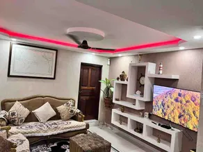 Spacious Centrally Located Rooftop Suite - Image 3