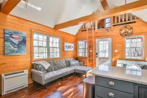 TooFine Lakehouse, pet friendly waterfront cottage - Image 4