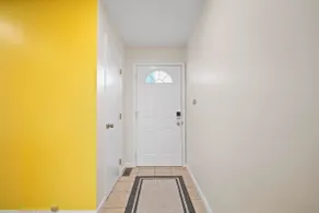 Clean and Modern 2 Bedrm, sauna, EV charger - Image 2