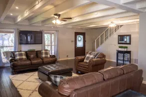 Rustic Country Acreage with Private Pool and Spa - Image 3
