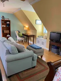 Private Carriage House in Quiet Neighborhood - Image 4
