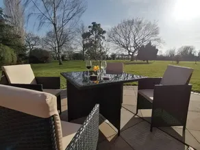 Comfortable & modern. Large garden with Alpacas - Image 4