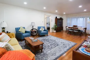 Cheerful home with indoor Fireplace & King beds - Image 2
