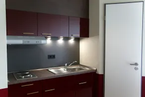 Medium Studio w/ Kitchenette in Eimsbüttel - Image 3