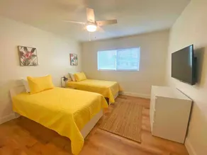 *New*Sunshine Gorgeous- 3bd/2ba -Private Backyard! - Image 4
