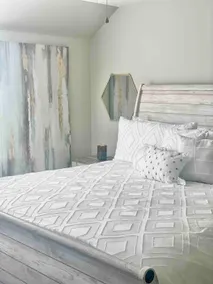 Cozy Home: A Modern Luxe Getaway - Image 5