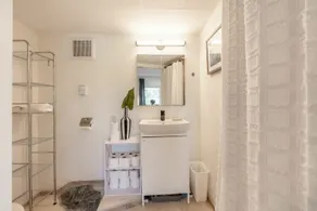 Hotel-Quality Small Apartment | Downtown Retreat - Image 3