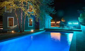 Chic & Spacious Designer Home, Heated Pool/Spa - Image 2
