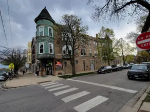Huge Bright 3bed in Logan Square - Image 2