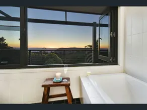 Narrow Neck Views | Spacious Fireplace Stay - Image 3