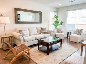 Cute 2 BR Condo Downtown Homewood - Image 2