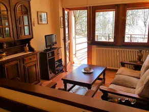 Apartment with track view - Image 4