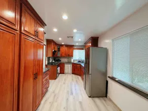 Newly remodeled 3 B 2 B Lovely house 1700Sqft - Image 5