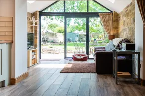 CROSS HOUSE APARTMENT Dog Friendly Barn Conversion in the Heart of Warkworth - Image 2