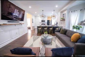 Boston Luxury Home, Free parking, 5 mins to the Casino, 10 minutes to airport. - Image 2