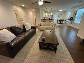 Cheerful Three-Bedroom Residential Home - Image 2