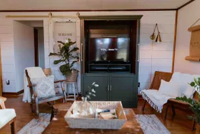 The Zelek House ~ 10 min to NRG - Image 4