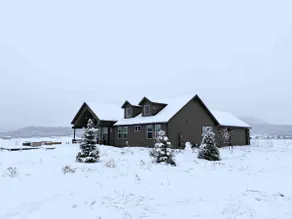 Modern Mountain Getaway - Image 3