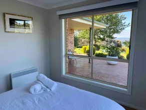 Montrose Hilltop Garden Retreat - Image 4