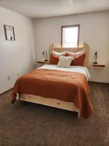 Quiet renovated apt unit north Dodge - Image 4