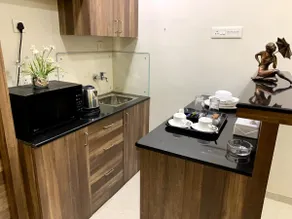 Entire luxury service apartment with staff service - Image 4
