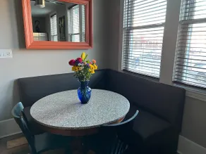 Stylish 3-bedroom 2- bathroom townhouse - Image 3