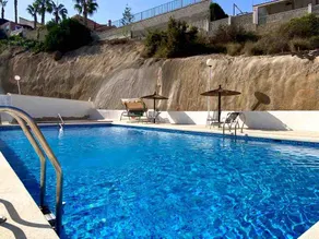 Excellent location 2 Bed Golf Course View - Image 3