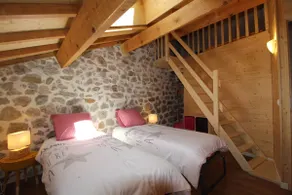 Fully renovated stone house with views - Image 4
