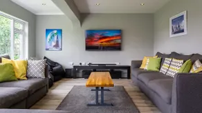 Nifty Crowsport - Stylish 7 bedroom crew house - Image 2