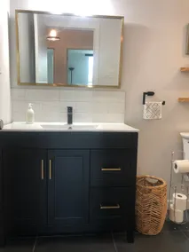 2-Bedroom Bright & Fully Renovated Townhouse - Image 4