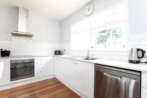 Perfect for Families & Groups: Views =& Wi-Fi - Image 2