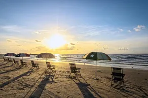 ☀Trendy Seaside Condo w Beach Views, Pool & HotTub - Image 3