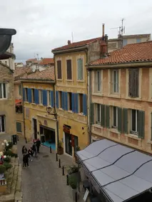 DEN SALONISKA CORNEREN. Njut av att bo i PROVENCE - Image 2