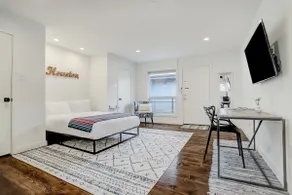Apollo13 Studio Luxury Gem in Colorful Montrose! - Image 4