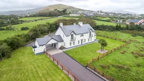 Country Setting in the Middle of Dingle Town. - Image 3