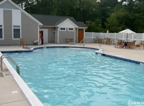 Clean and Comfy, Close to Beach and Shopping - Image 2