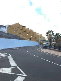2 BD Apartment with stunning view - Image 2