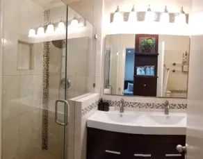 Nicely tucked away suite with private entry. - Image 2