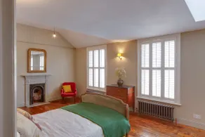 Big, airy seaview flat in the heart of St Leonards - Image 4