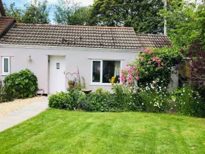 Gardeners Cottage - Bristol Airport 5 mins - Image 4