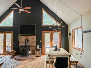 Comfortable chalet in Tamworth, walk to lake - Image 3