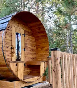 Chalet Du Lac Brûlé Waterfront ~ SAUNA ~ SPA ~ WiFi - Image 3