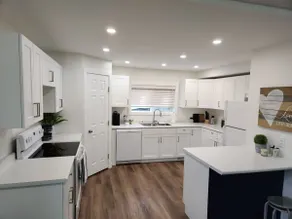 Modern, Spacious, Upstairs Apt. - Image 2