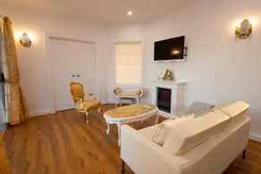 1837 Barossa Luxury Vineyard Cottage, Lyndoch SA - Image 2
