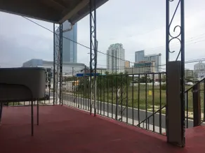 Uptown basecamp free parking wifi netflix 2 bath - Image 3