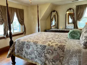 Enchanted Storybook Cottage, Downtown Oak Hill - Image 2