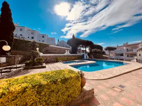 Roses | Family vacation, swimming pool & barbecue - Image 2